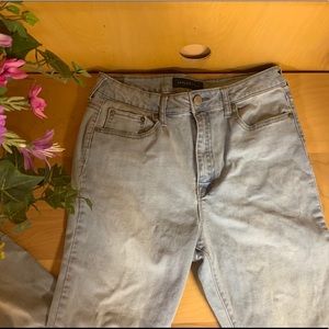 White wash high rise Aero jeans!